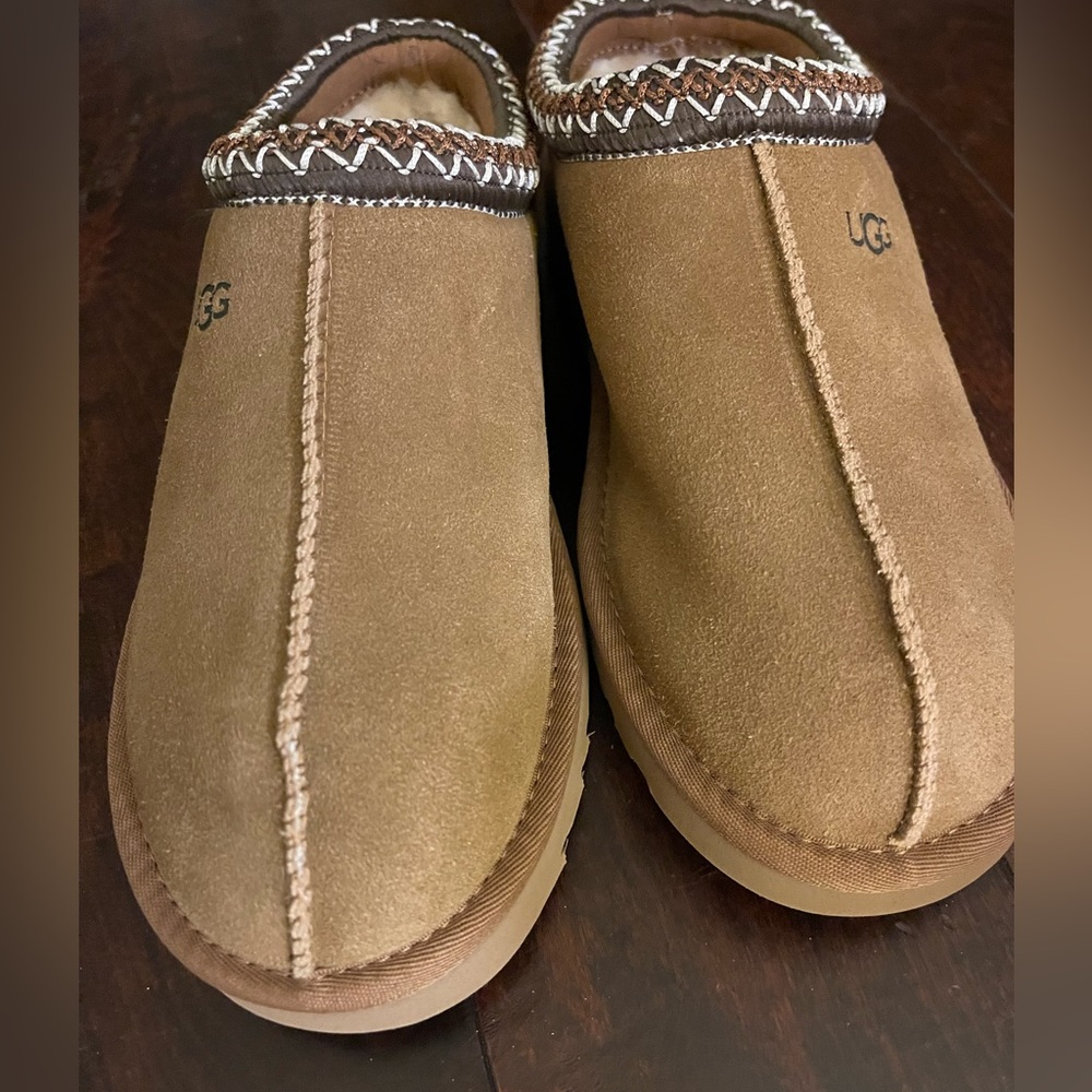 Ugg Tasman size 9